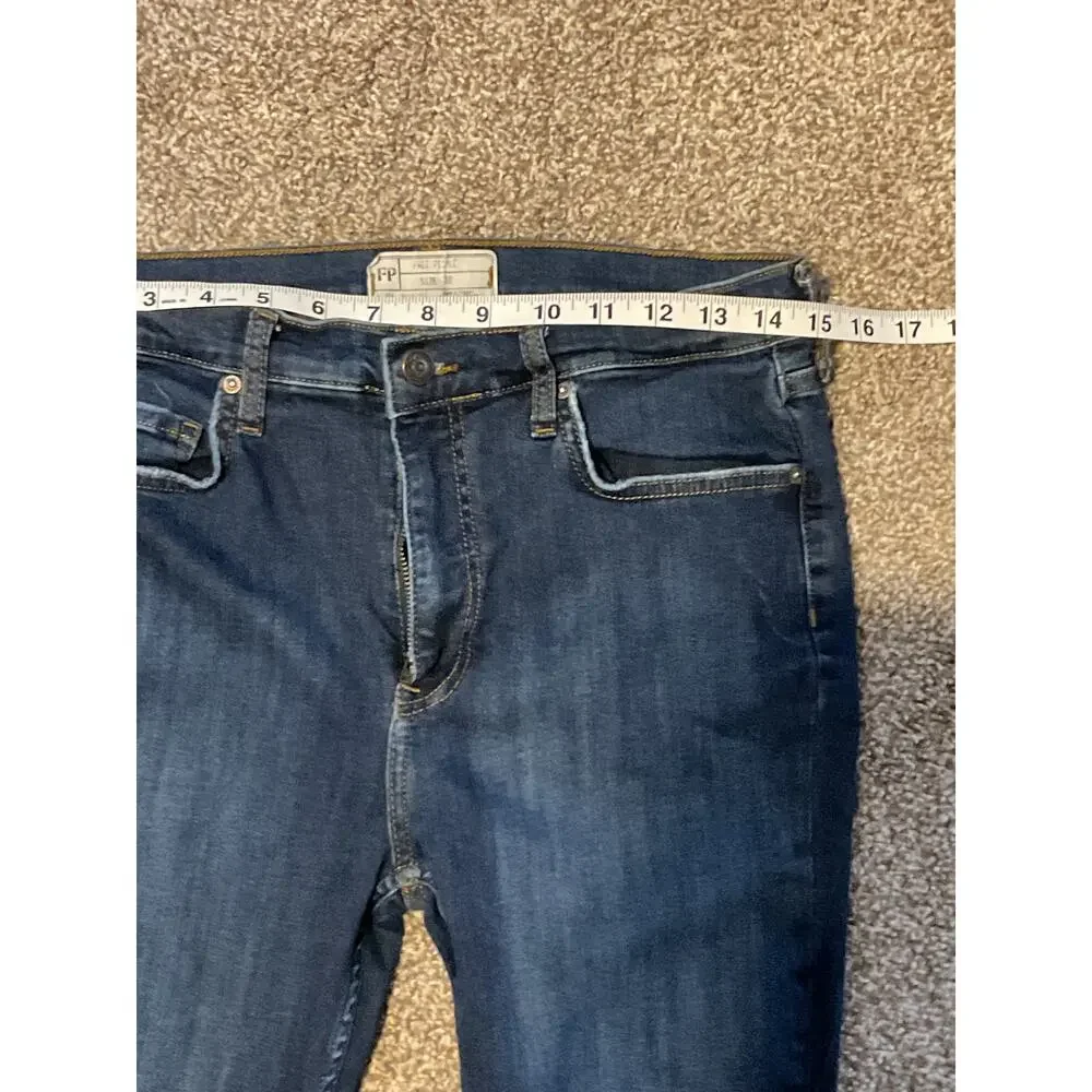 Free People Distressed Skinny Jean. Dark Wash. Size 30